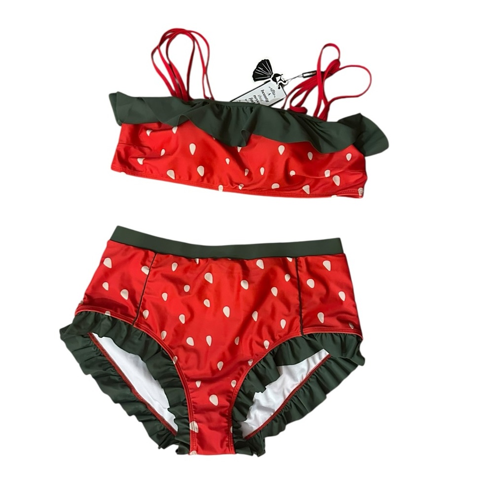Strawberry-Themed Women’s Bikini 👙
